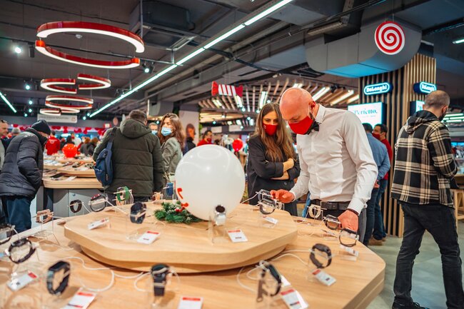 "Kontakt" ölkə xaricində ilk mağazasını açdı - FOTO/VİDEO