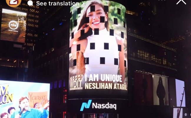 Neslihan Atagül Nyu-York Tayms meydanında- FOTO