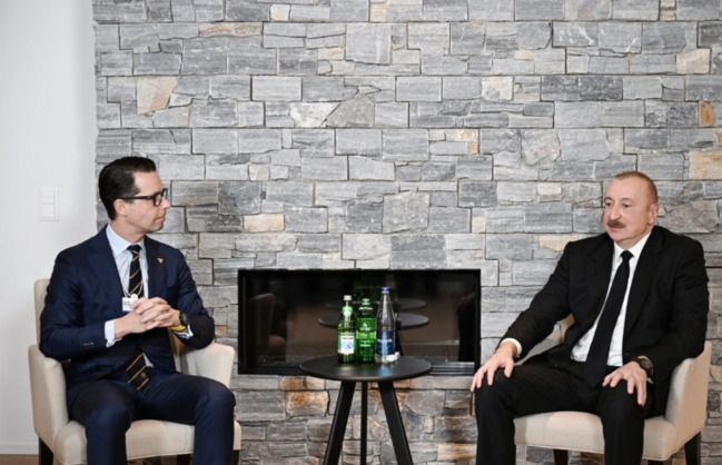 İlham Əliyev Davosda "Carlsberg Group" şirkətinin baş icraçı direktoru ilə görüşüb