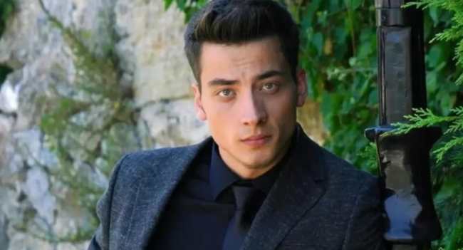 "İşləyəndə özümü çox güclü hiss edirəm" - Atakan Özkaya