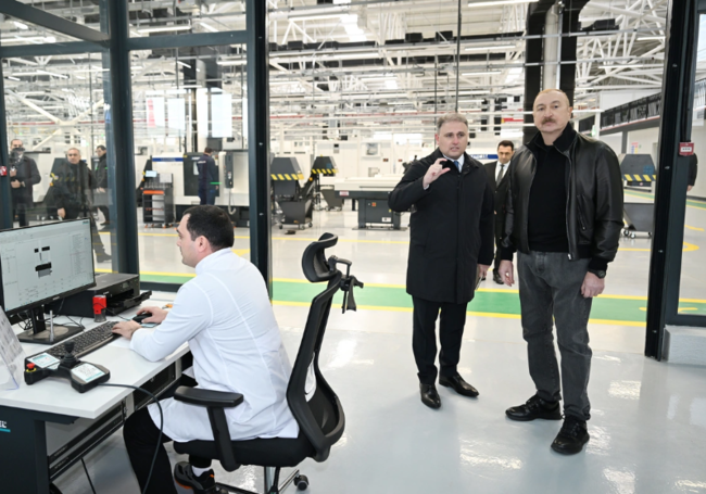 İlham Əliyev Tərtər elektromexanika zavodunun yenidənqurmadan sonra açılışında iştirak edib