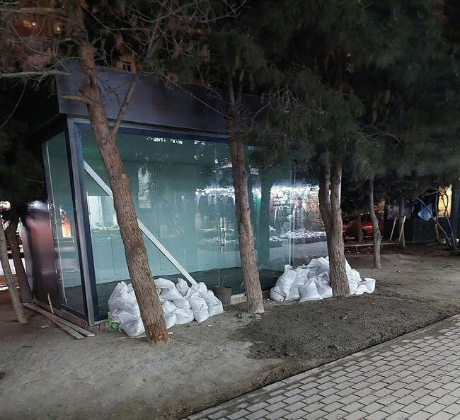 Xətai rayonundakı ölümcül səkilər: Tədbir görən yoxdur-Video-Foto