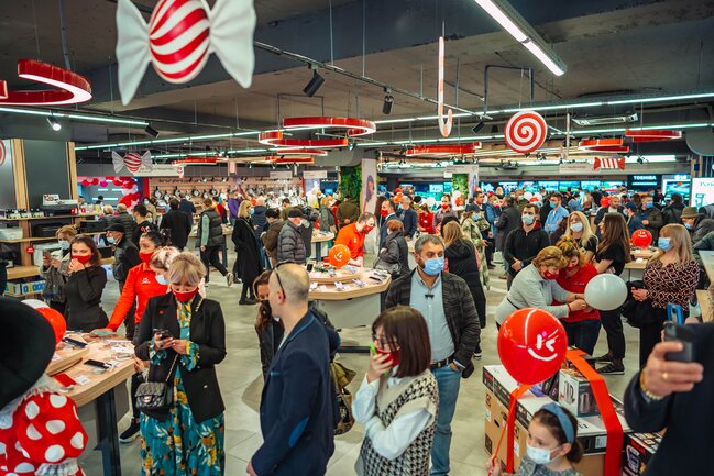 "Kontakt" ölkə xaricində ilk mağazasını açdı - FOTO/VİDEO