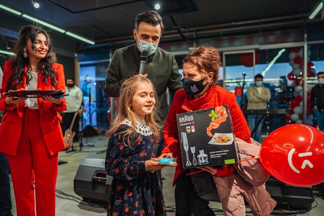 "Kontakt" ölkə xaricində ilk mağazasını açdı - FOTO/VİDEO