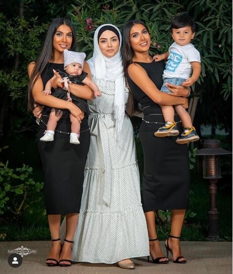 Əkizlər gəlinləri və qardaşı uşaqları ilə - FOTO