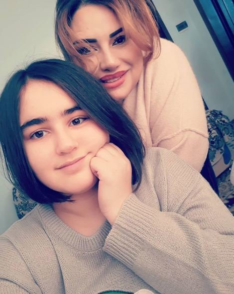 ATV-nin hamilə aparıcısı qızı ilə - FOTO