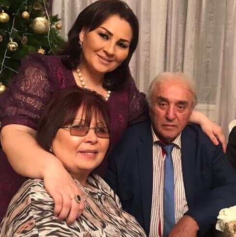Əməkdar artistin qızı Aynişanın nişanından YENİ FOTO