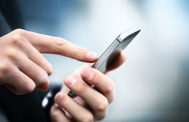 "Telefonlara pensiya yaşına çatmaq barədə SMS göndəriləcək" - Nazir müavini