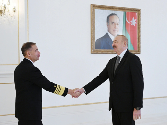 Prezident İlham Əliyev ABŞ Mərkəzi Komandanlığının komandanını qəbul edib