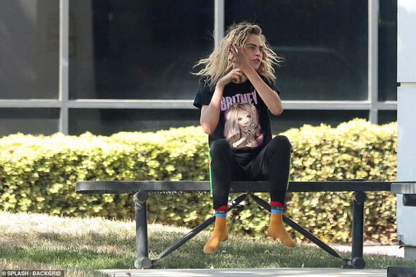 Məşhur model qəribə halı və pinti görüntüsü ilə pərəstikarlarını şoka saldı - FOTO-VİDEO