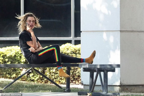 Məşhur model qəribə halı və pinti görüntüsü ilə pərəstikarlarını şoka saldı - FOTO-VİDEO