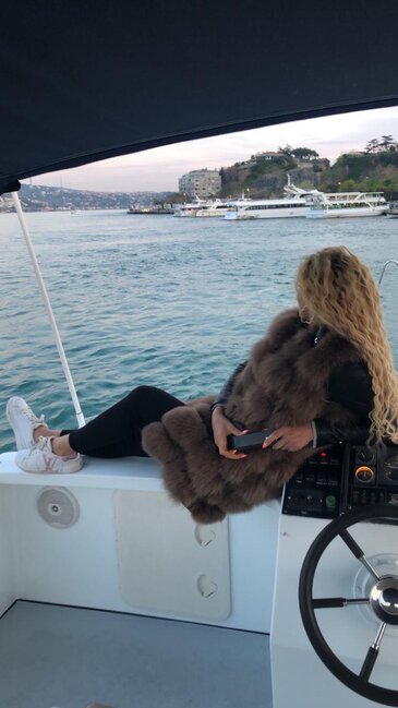 Rəqqasə Aygün Türkiyədə küçənin ortasında elə rəqs etdi ki... - VİDEO