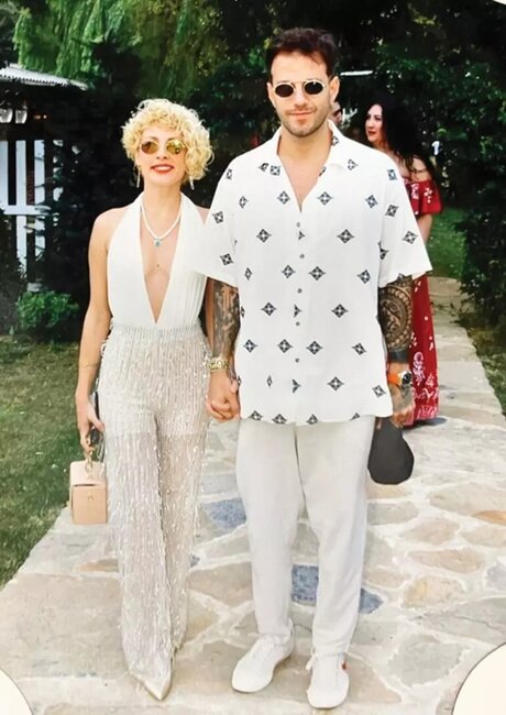 Tanınmış aktrisa sevgilisi ilə əl-ələ