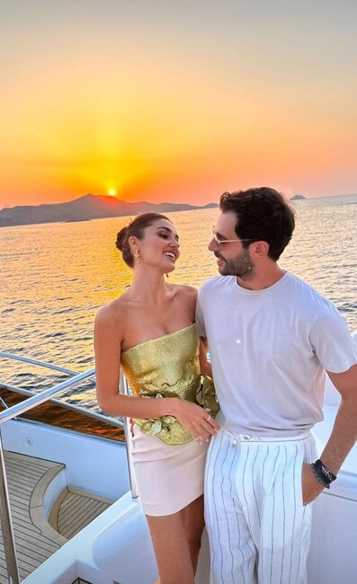 Ayrılıq iddiaları olan cütlükdən romantik poz