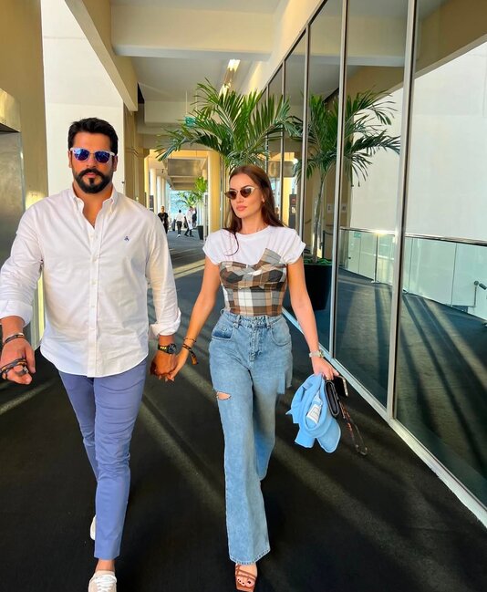 Fahriye Evcen və Burak Özçivit Formula 1 izləmək üçün Əbu-Dabiyə gedib - FOTOLAR