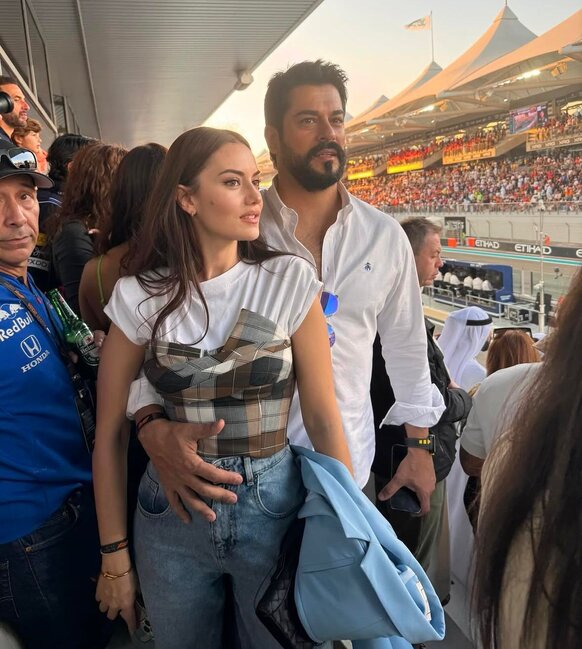 Fahriye Evcen və Burak Özçivit Formula 1 izləmək üçün Əbu-Dabiyə gedib - FOTOLAR