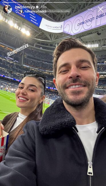 Hande Erçel sevgilisi ilə futbol maçında - FOTO