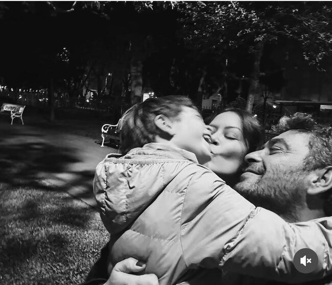 Ozan Akbabadan ailəsi ilə yeni FOTO