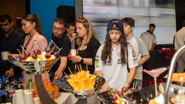 Azərbaycanda "Formula 1" filminin qapalı nümayişi baş tutub - VİDEO - FOTO