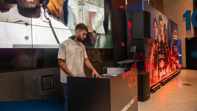 Azərbaycanda "Formula 1" filminin qapalı nümayişi baş tutub - VİDEO - FOTO