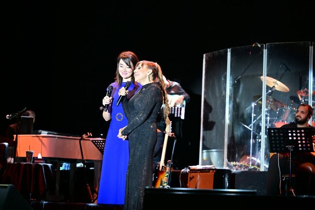 Nilüfər Konqres Mərkəzində sevgi və səmimiyyət dolu konsert proqramı ilə çıxış etdi - FOTOLAR