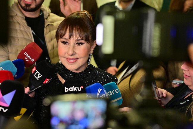 Nilüfər Konqres Mərkəzində sevgi və səmimiyyət dolu konsert proqramı ilə çıxış etdi - FOTOLAR