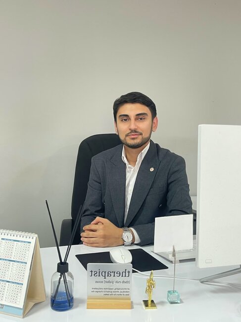 MİRSADİQ MUXTAROV: "Paxıllıq hissini mənfi emosiya kimi qiymətləndirməkdənsə, onun bizə nə deməyə çalışdığını anlamaq daha faydalıdır"