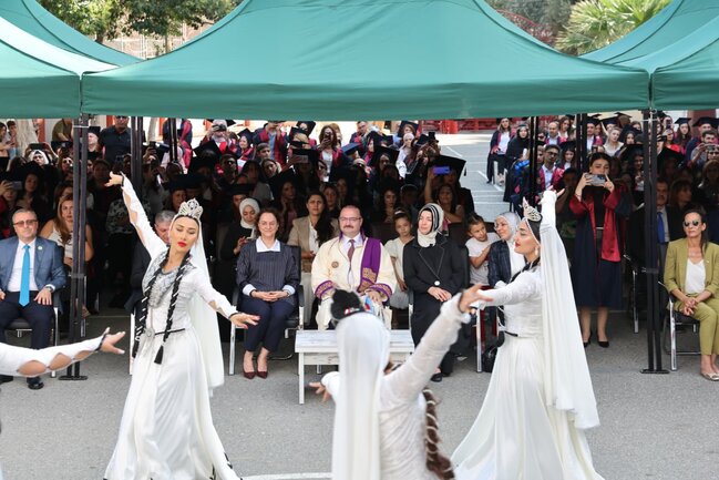 Atatürk Universitetində Bakıda məzuniyyət coşqusu yaşanıb