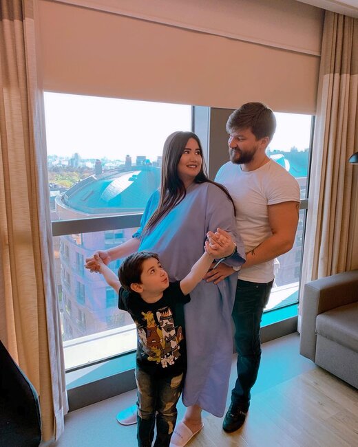 Keçmiş məmurun qızı əkiz uşaq anası olacaq: 