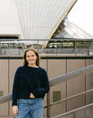 Sarayda böyüdü, amma ucuz mağazalardan geyinir - 600 illik ənənəni dəyişəcək