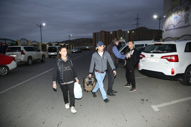 Böyük Qayıdış: Növbəti 22 ailə Füzuliyə yola salınıb - FOTO