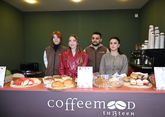 Alena Əliyeva Novruz yarmarkasında - Fotolar