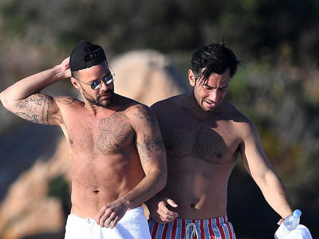 Riki Martin: "Türk qaynatamı, erməni qaynanamı çox sevirəm" - FOTOLAR