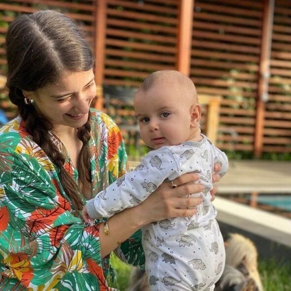 Hazal Kaya bir ildə üç ev dəyişdi - FOTO