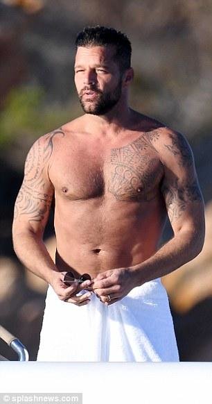 Riki Martin: "Türk qaynatamı, erməni qaynanamı çox sevirəm" - FOTOLAR