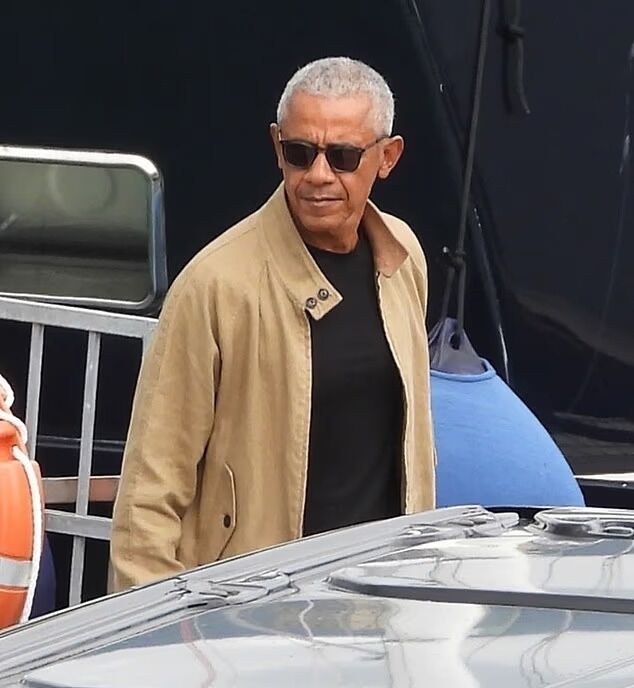 Obamanın arvadı bu məşhurla yaxtada: Gizli çəkilən FOTOLAR