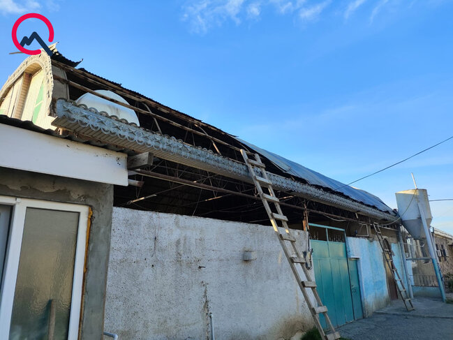 52 yaşlı kişi damdan yıxılıb öldü - Fotolar