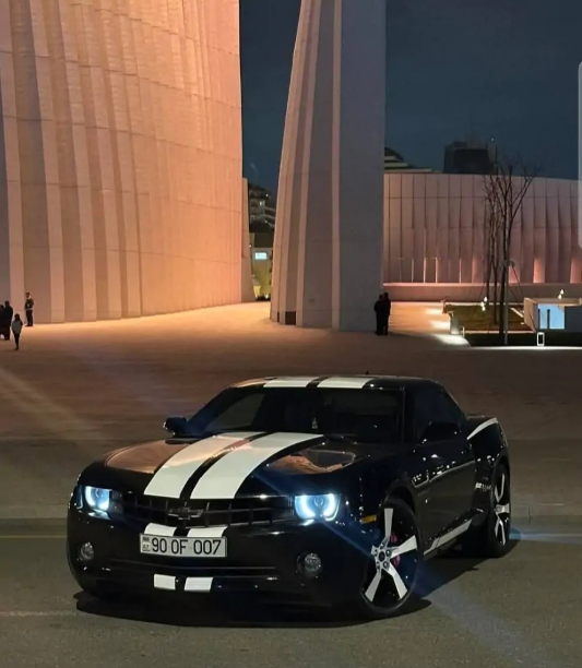 "Günahkaram ki, kimsə 300 manat alır?" deyən deputatın nəvəsinin BAHALI MAŞINI - FOTO