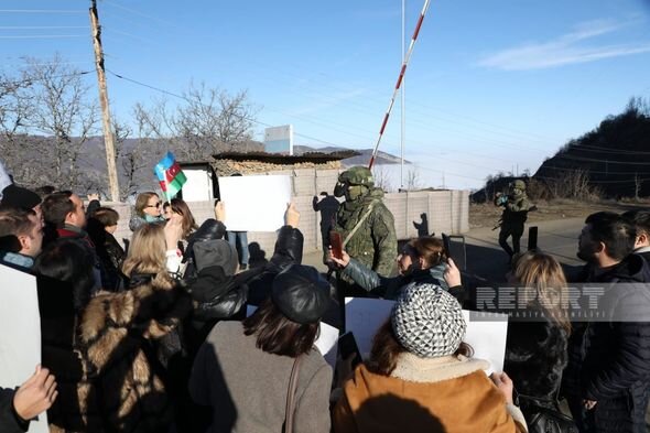 Azərbaycanlı etirazçıların qarşısına çıxan sülhməramlıların polkovniki sərxoş imiş - YENİLƏNİB + VİDEO