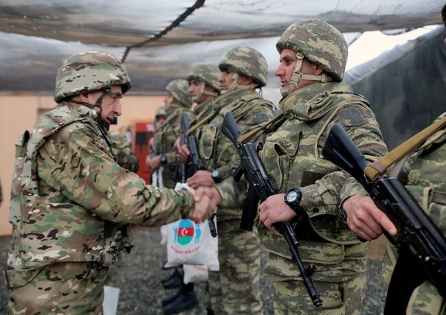 Generallar cəbhə xəttinə getdi, düşmənə mesaj verdi