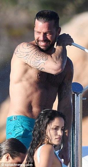 Riki Martin: "Türk qaynatamı, erməni qaynanamı çox sevirəm" - FOTOLAR