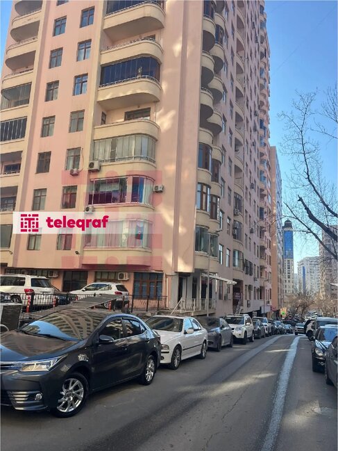 Generalın yarım milyon manatlıq evi hərraca çıxarıldı (FOTO)