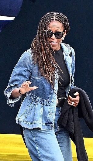 Obamanın arvadı bu məşhurla yaxtada: Gizli çəkilən FOTOLAR