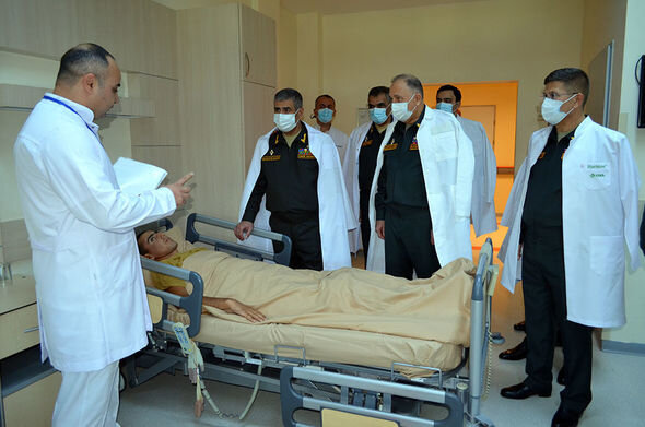 Müdafiə naziri antiterror tədbirləri zamanı yaralanan hərbi qulluqçularla görüşüb - FOTO/VİDEO