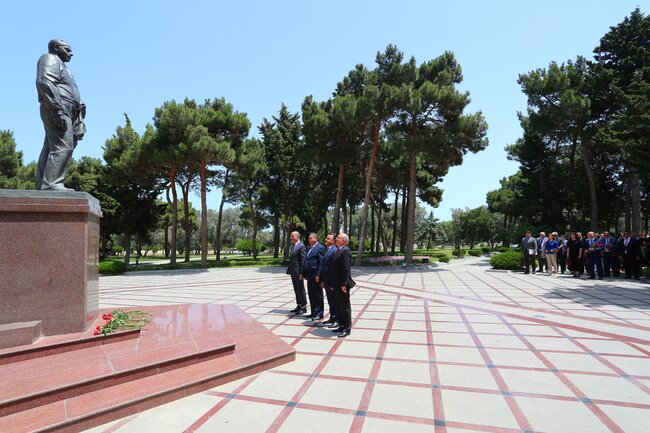 "Müasir Azərbaycan tibb tarixində Heydər Əliyev faktoru" adlı panel diskussiyası keçirilib