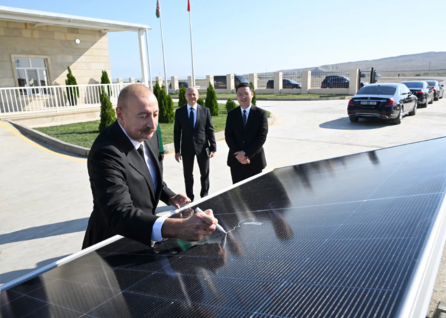 İlham Əliyev "Qobustan" Günəş Elektrik Stansiyasının açılışında iştirak edib - FOTO