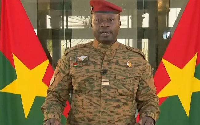 Burkina-Faso Prezidenti istefa verərək ölkəni tərk edib