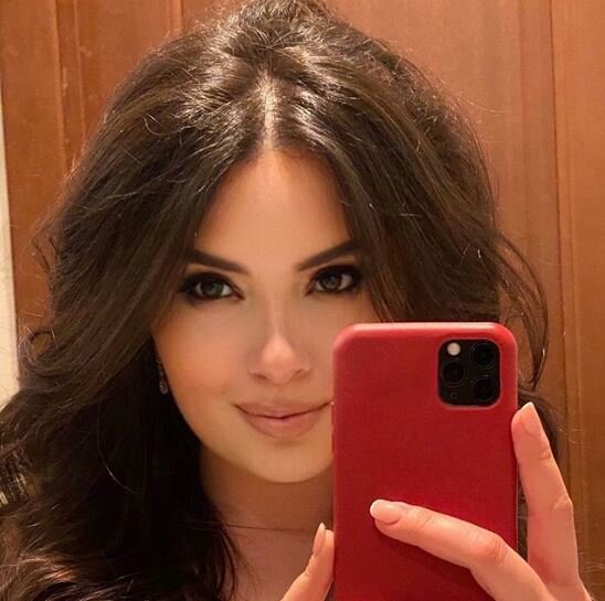 Özündən 15 yaş böyük Xalq artisti ilə ailə quran Ayseldən YENİ FOTO