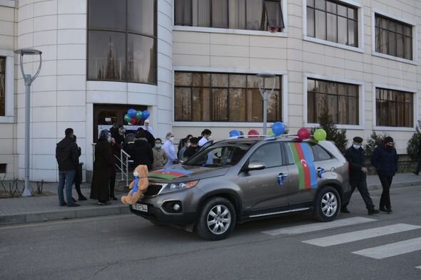 Şəhid Şahin Allahyarovun adını yaşadacaq yeni doğulmuş körpəsi xəstəxanadan evə buraxılıb - FOTO