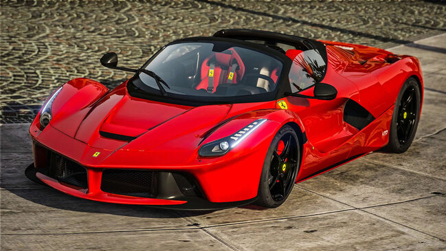Sürücü "Ferrari"ni saatda 370 kilometrlə sürdü - VİDEO